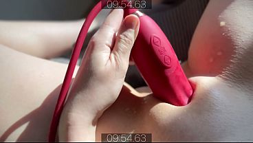 My clitoris is experiencing new sensations [Lip Tease Vibrator – TheBadPeach -20% off with code Julia20]